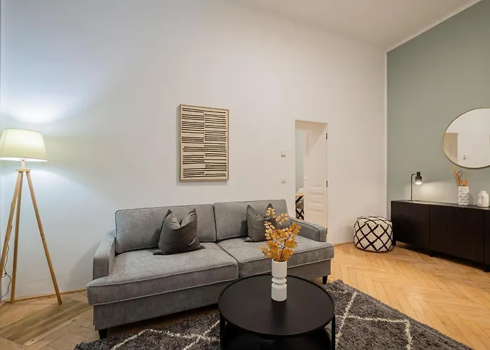 Charming Perfect For 4-6 Tram, Self-checkin Apartman Bécs