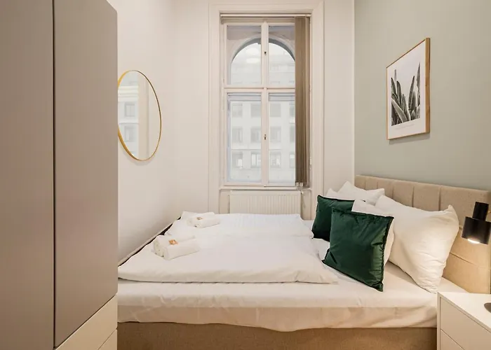 Charming Perfect For 4-6 Tram, Self-checkin Apartman Bécs
