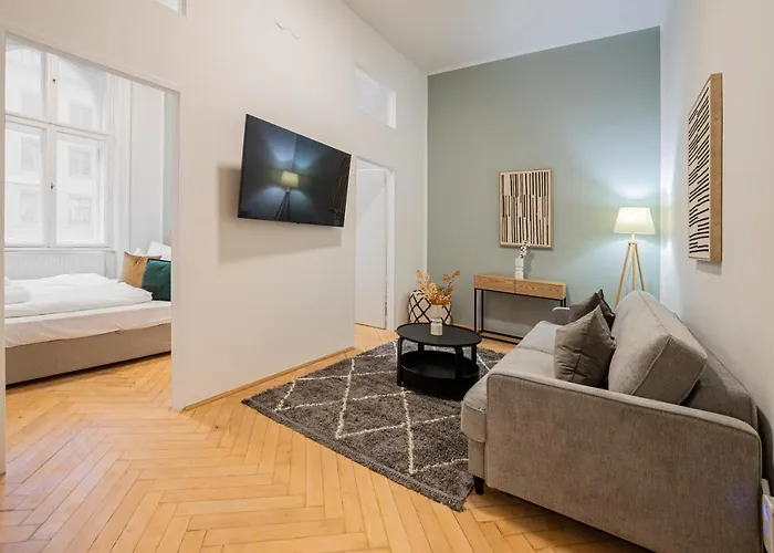 Apartman Charming Perfect For 4-6 Tram, Self-checkin *
